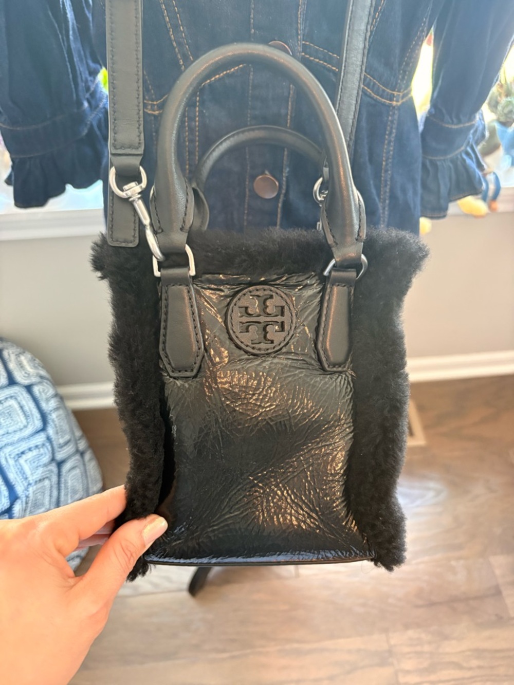 ✨Tory Burch (GUC) Black Shearling-Trim Mini Bag✨